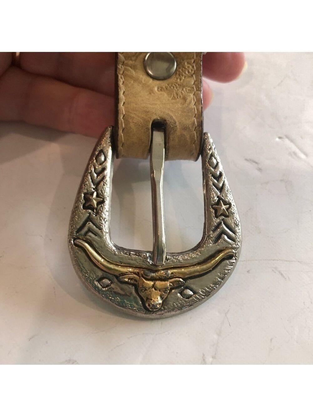 Leather belt with Texas Longhorn buckle. Buff color. Size L.
